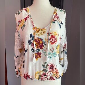 Eyeshadow White Floral V-Neck Blouse with Lace Sleeves